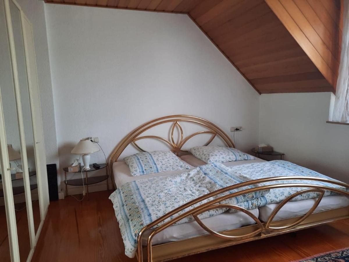 Wohnen Beim Uswatta Liyanage Apartment Troisdorf Bagian luar foto
