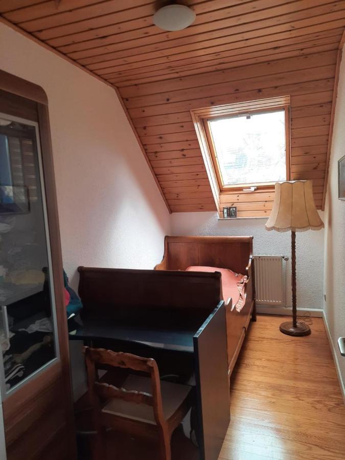 Wohnen Beim Uswatta Liyanage Apartment Troisdorf Bagian luar foto