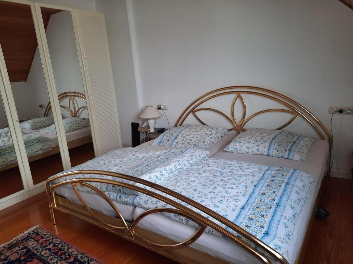 Wohnen Beim Uswatta Liyanage Apartment Troisdorf Bagian luar foto